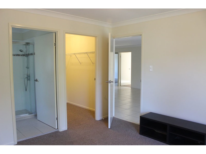 1 Irwin Street, Parkwood QLD 4214