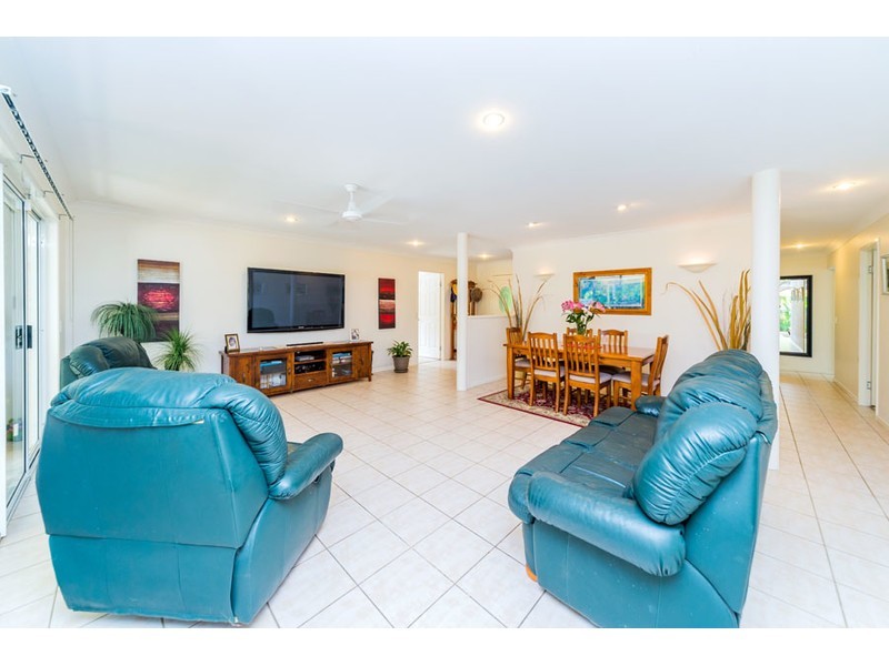 12 Cootharaba Drive, Helensvale QLD 4212