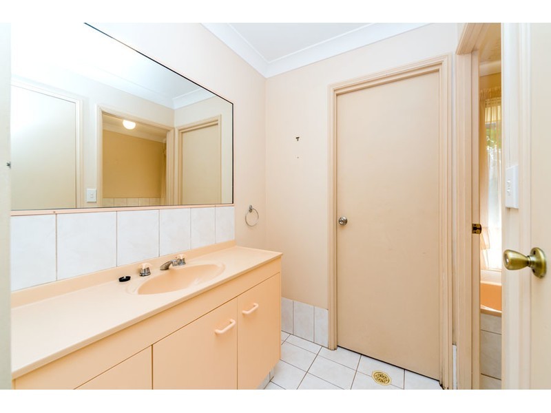 11 Dromana Crescent, Helensvale QLD 4212