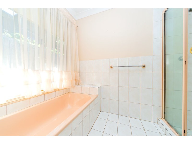 11 Dromana Crescent, Helensvale QLD 4212