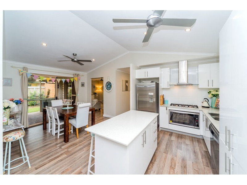 16 Bexley Place, Helensvale QLD 4212