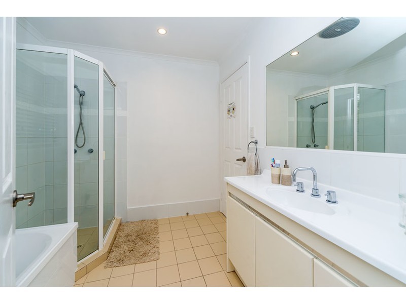 16 Bexley Place, Helensvale QLD 4212