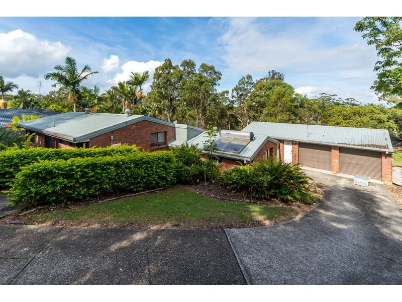 11 Armidale Crescent, Helensvale QLD 4212