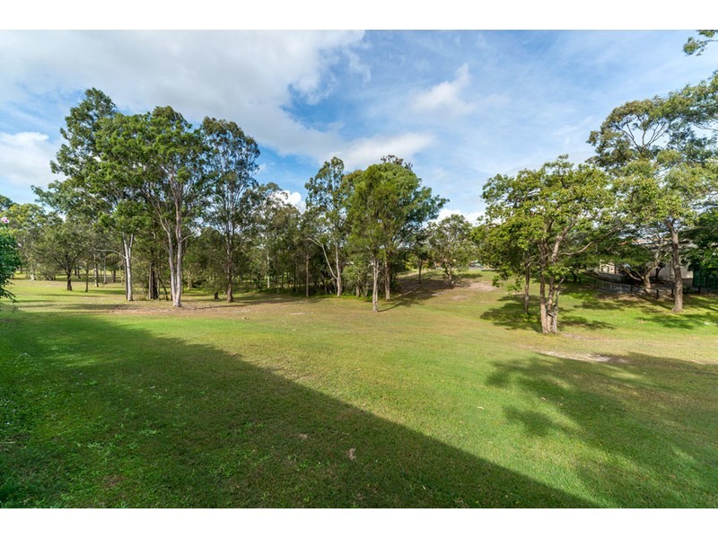 11 Armidale Crescent, Helensvale QLD 4212