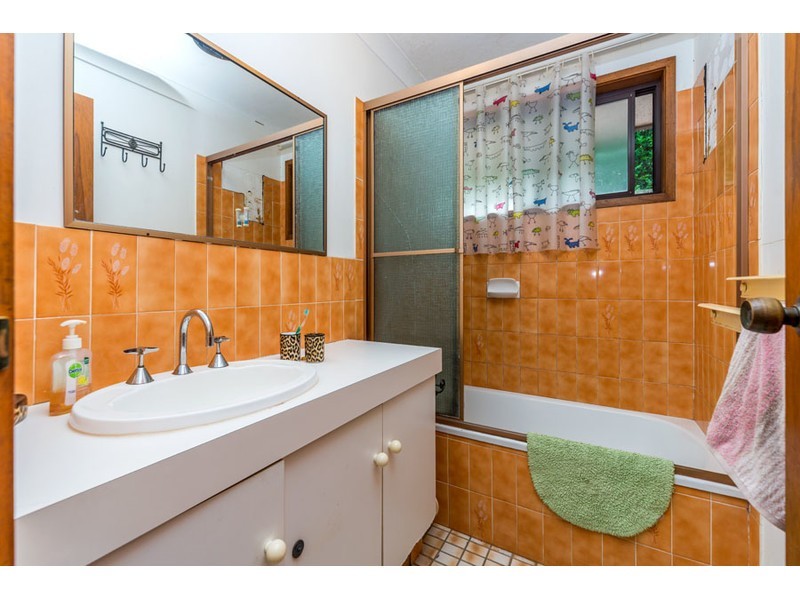 11 Armidale Crescent, Helensvale QLD 4212