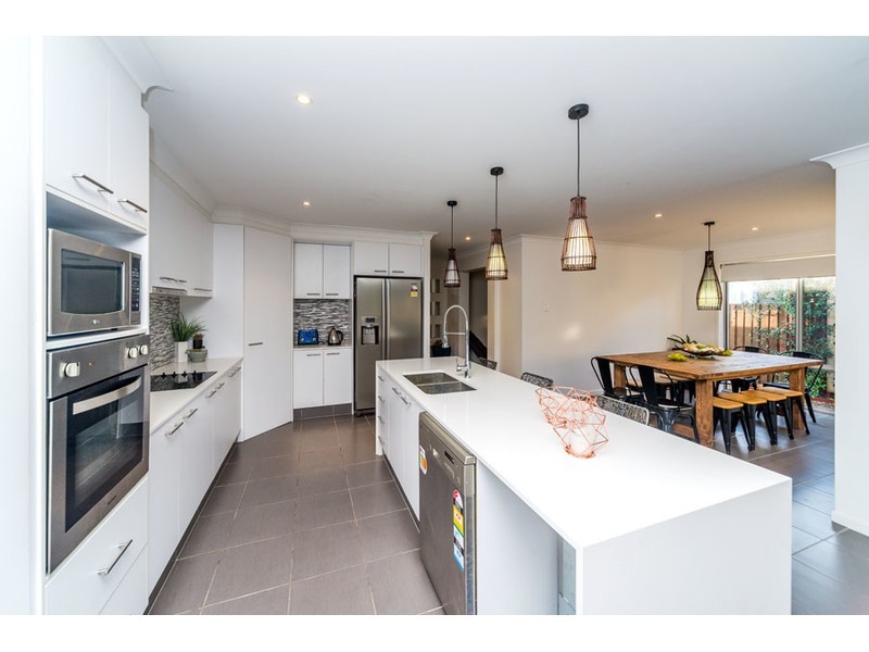 14 Lillypilly Court, Helensvale QLD 4212