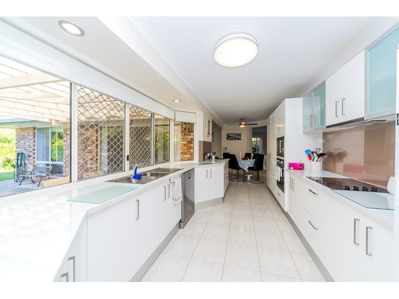 23 Lakeshore Drive, Helensvale QLD 4212