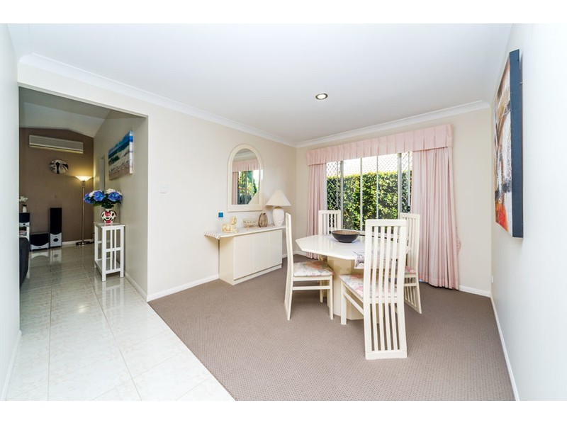 23 Lakeshore Drive, Helensvale QLD 4212