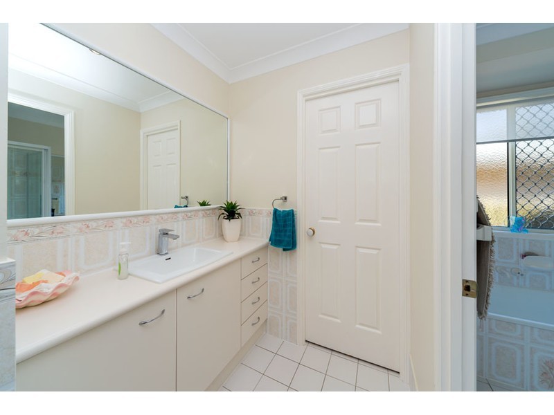 23 Lakeshore Drive, Helensvale QLD 4212