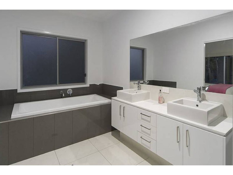 3 Quirindi Court, Helensvale QLD 4212