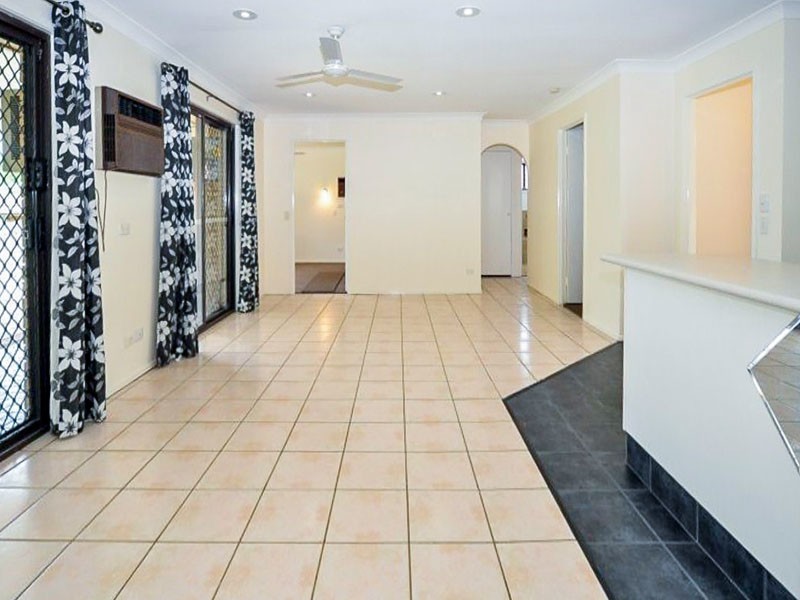 9 Halbury Court, Helensvale QLD 4212