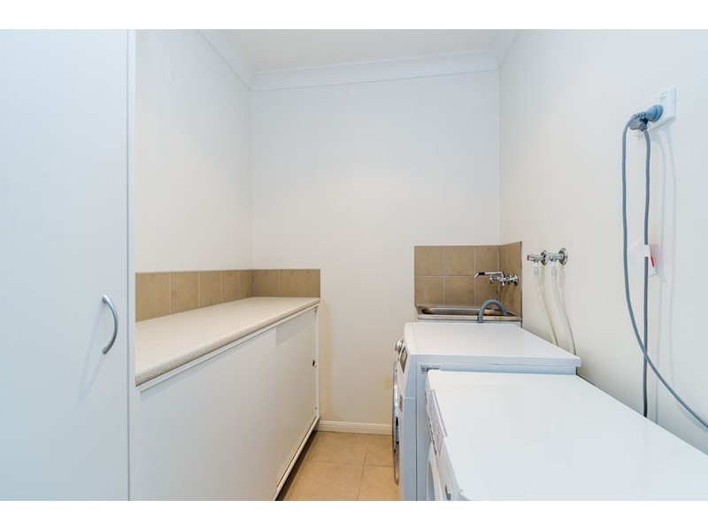 18 Mullewa Crescent, Helensvale QLD 4212