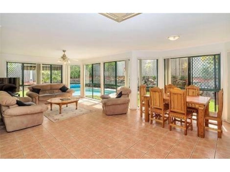 51 Gippsland Drive, Helensvale QLD 4212