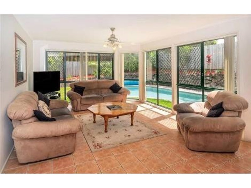 51 Gippsland Drive, Helensvale QLD 4212