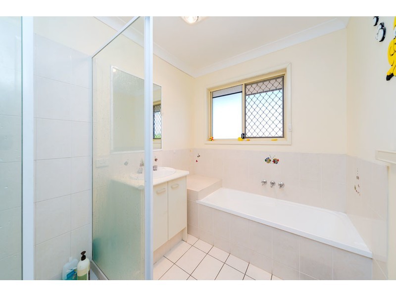 11 Malekula Rise, Pacific Pines QLD 4211