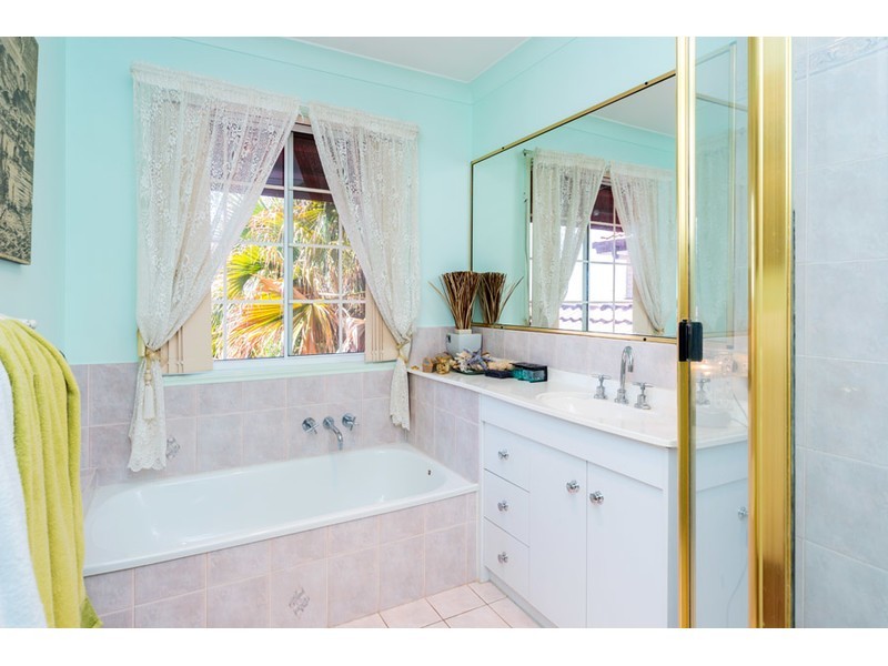 9 Urangan Court, Helensvale QLD 4212