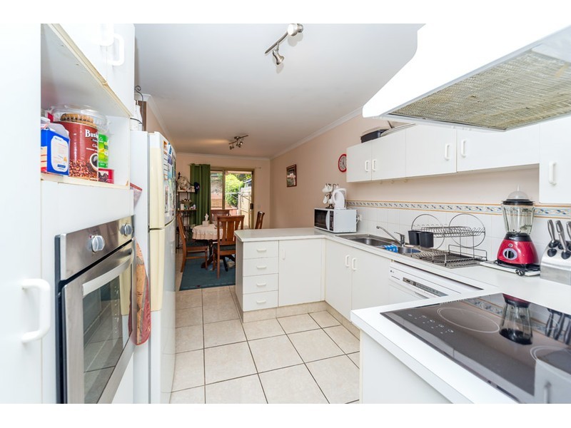 2/18 Artists Avenue, Oxenford QLD 4210