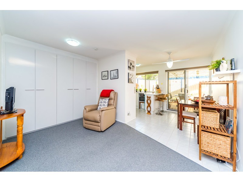 2/1 Universal Street, Oxenford QLD 4210