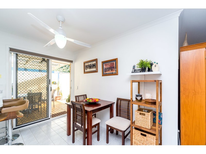 2/1 Universal Street, Oxenford QLD 4210