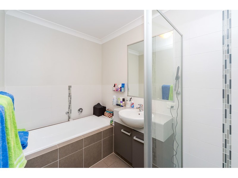 1 Caragh Crescent, Oxenford QLD 4210