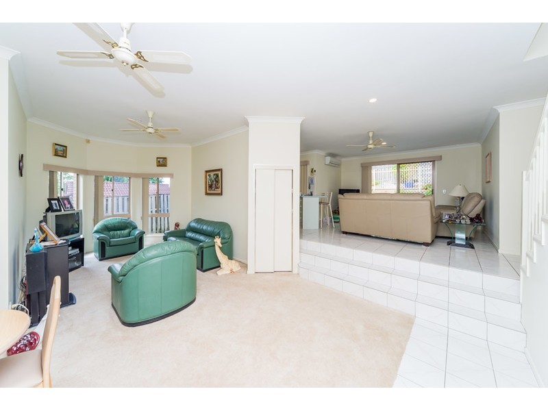 8 Bellona Court, Pacific Pines QLD 4211
