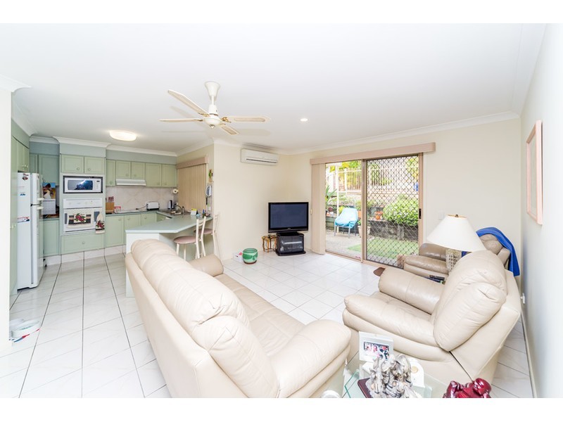 8 Bellona Court, Pacific Pines QLD 4211