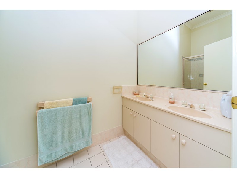 8 Bellona Court, Pacific Pines QLD 4211