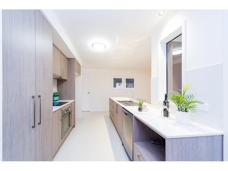 13 Adaminaby Drive, Helensvale QLD 4212