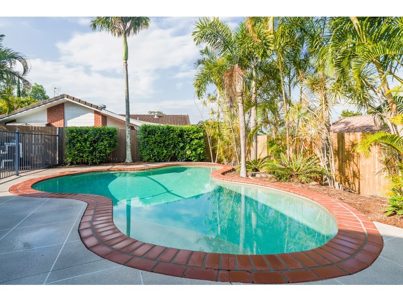 13 Adaminaby Drive, Helensvale QLD 4212