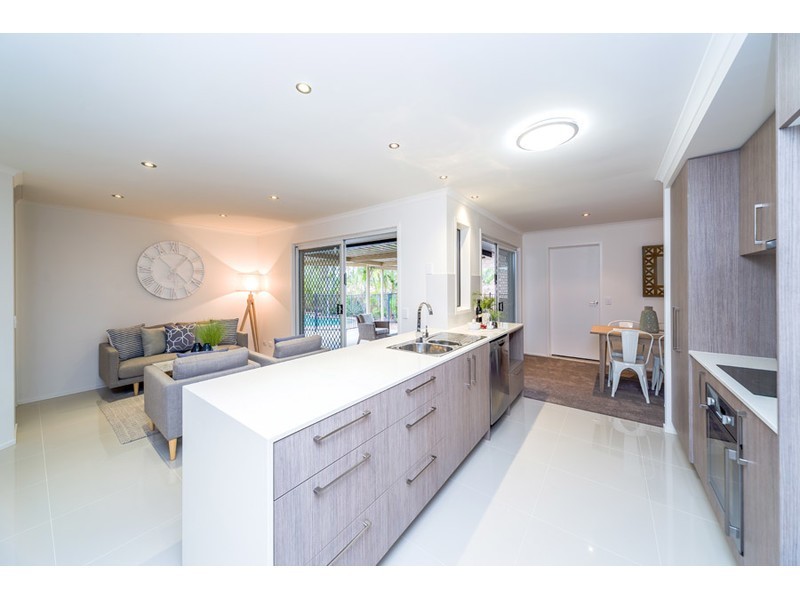 13 Adaminaby Drive, Helensvale QLD 4212