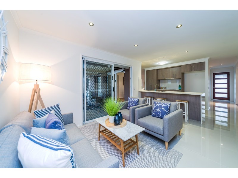 13 Adaminaby Drive, Helensvale QLD 4212