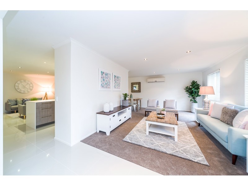 13 Adaminaby Drive, Helensvale QLD 4212