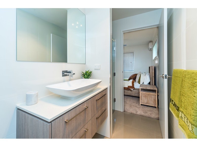 13 Adaminaby Drive, Helensvale QLD 4212