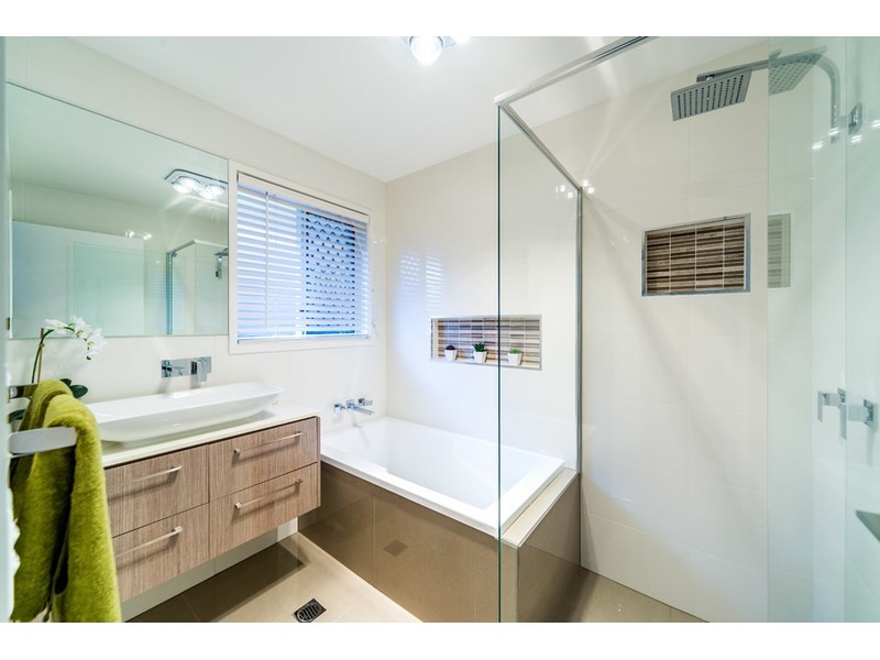 13 Adaminaby Drive, Helensvale QLD 4212