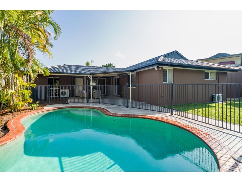 13 Adaminaby Drive, Helensvale QLD 4212