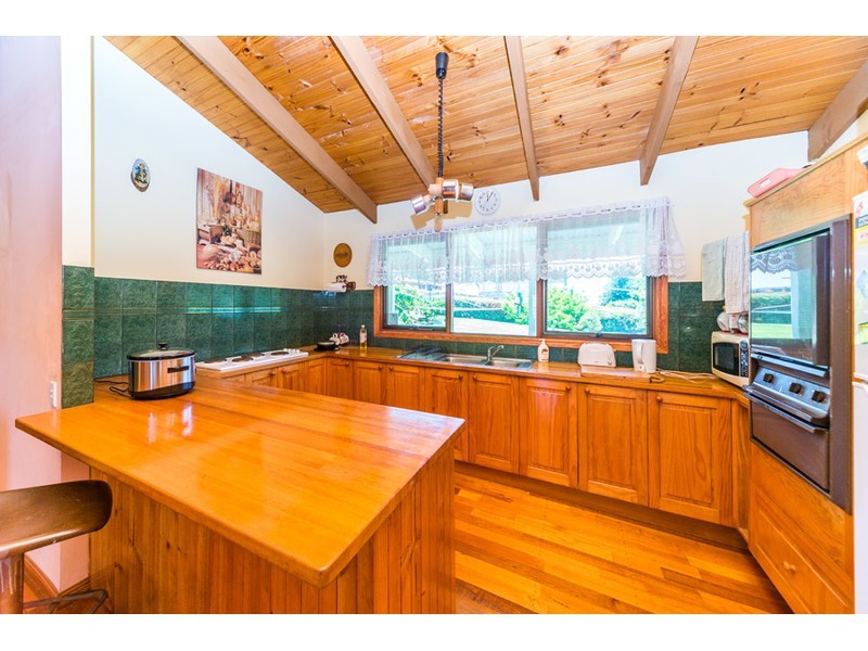 17 Paradise Drive, Tamborine Mountain QLD 4272