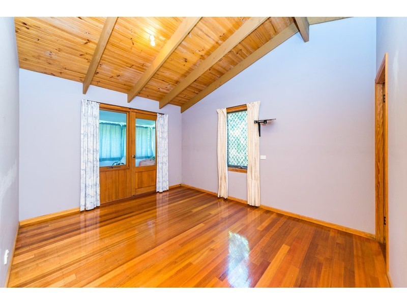 17 Paradise Drive, Tamborine Mountain QLD 4272