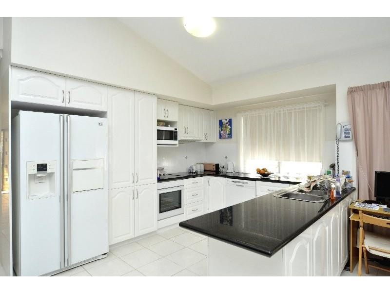 15 Wandilla Drive, Helensvale QLD 4212
