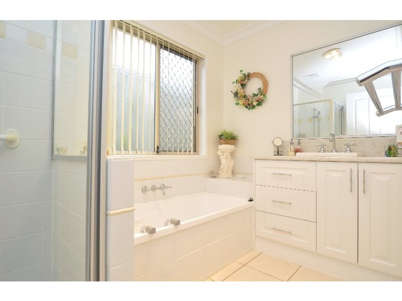 31/1 Archipelago Street, Pacific Pines QLD 4211