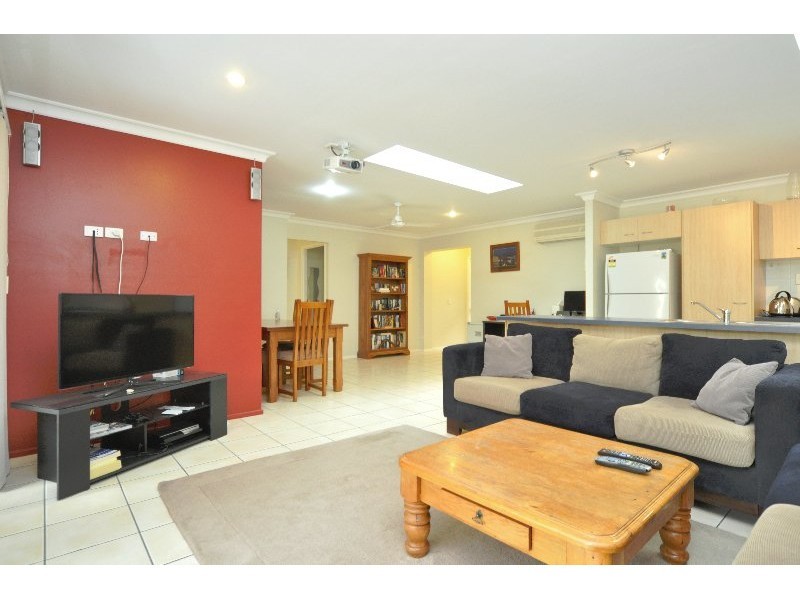 28/1 Archipelago Street, Pacific Pines QLD 4211