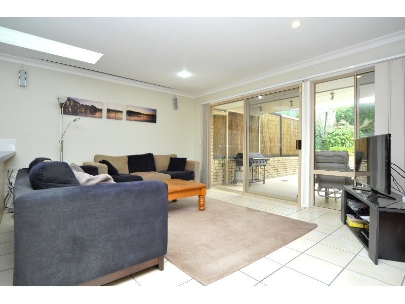 28/1 Archipelago Street, Pacific Pines QLD 4211