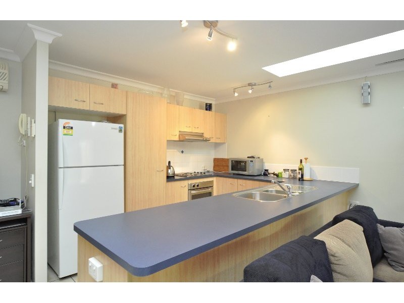 28/1 Archipelago Street, Pacific Pines QLD 4211