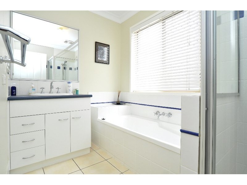 28/1 Archipelago Street, Pacific Pines QLD 4211