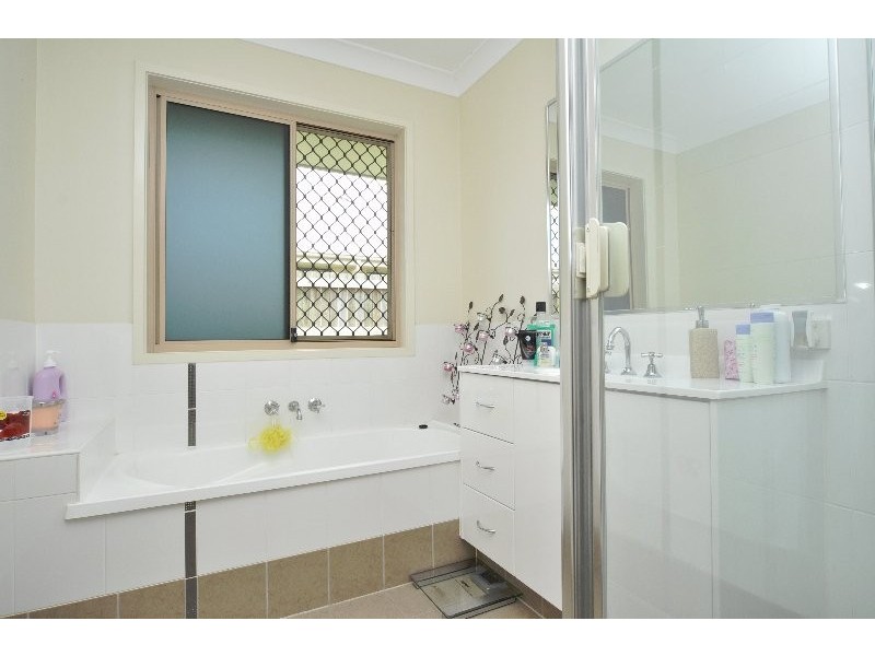 22 Stoneleigh Way, Holmview QLD 4207