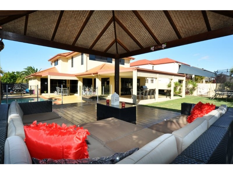 21 Calmwater Crescent, Helensvale QLD 4212