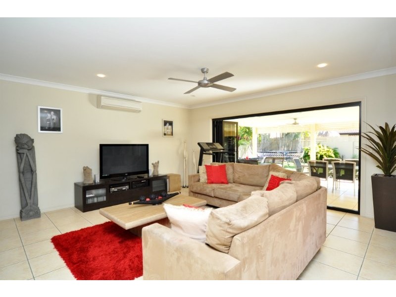 21 Calmwater Crescent, Helensvale QLD 4212