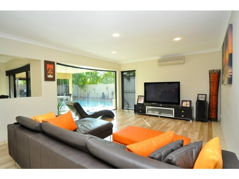 21 Calmwater Crescent, Helensvale QLD 4212