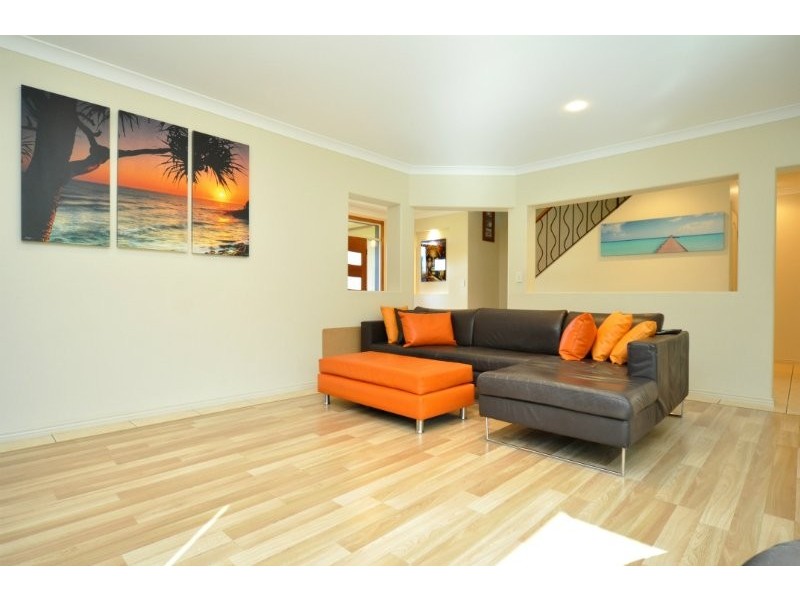 21 Calmwater Crescent, Helensvale QLD 4212