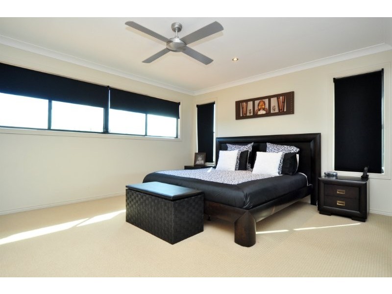 21 Calmwater Crescent, Helensvale QLD 4212