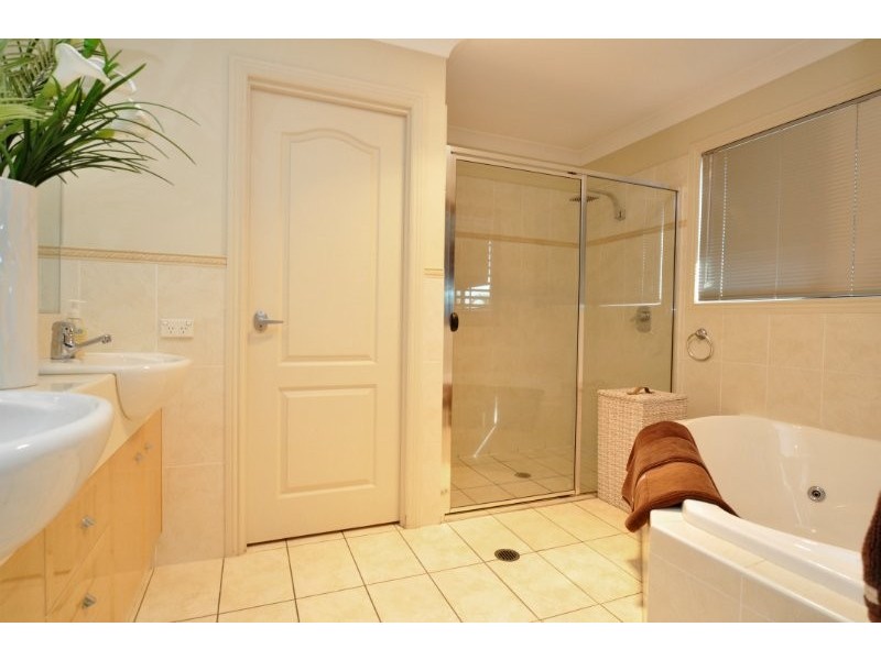 21 Calmwater Crescent, Helensvale QLD 4212